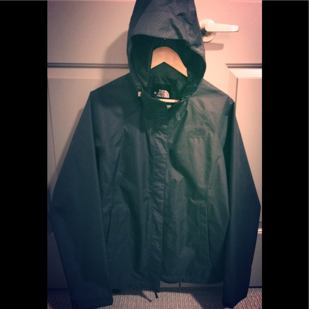 NWOT black North Face windbreaker